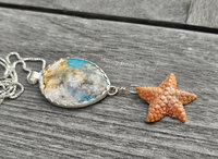 Beach necklace with Regency Plume agate in turquoise, white and orange