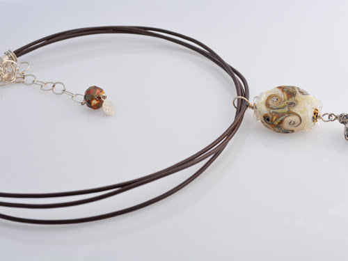 Autumn necklace with leather 