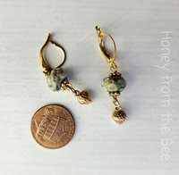 Small artisan earrings in green and gold