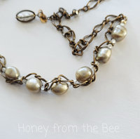 Soft green pearl neck chain with brass