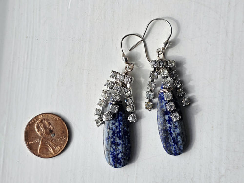 Lapis Lazuli earrings in blue