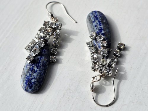 Evening earrings in blue and crystal