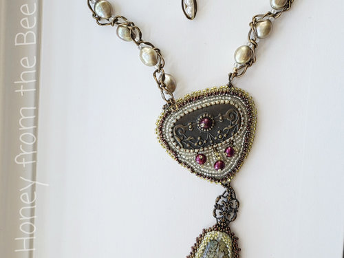 Winter necklace in white, green and red