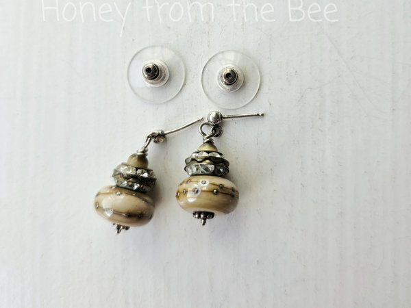 Winter earrings in cream and silver