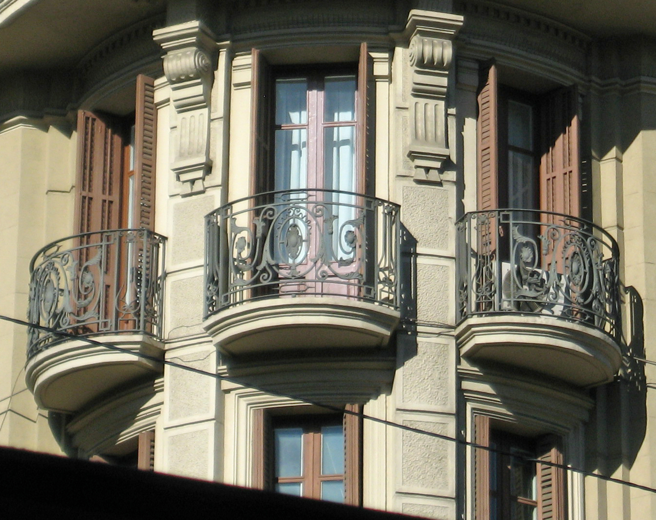Balcony arches in Barcelona