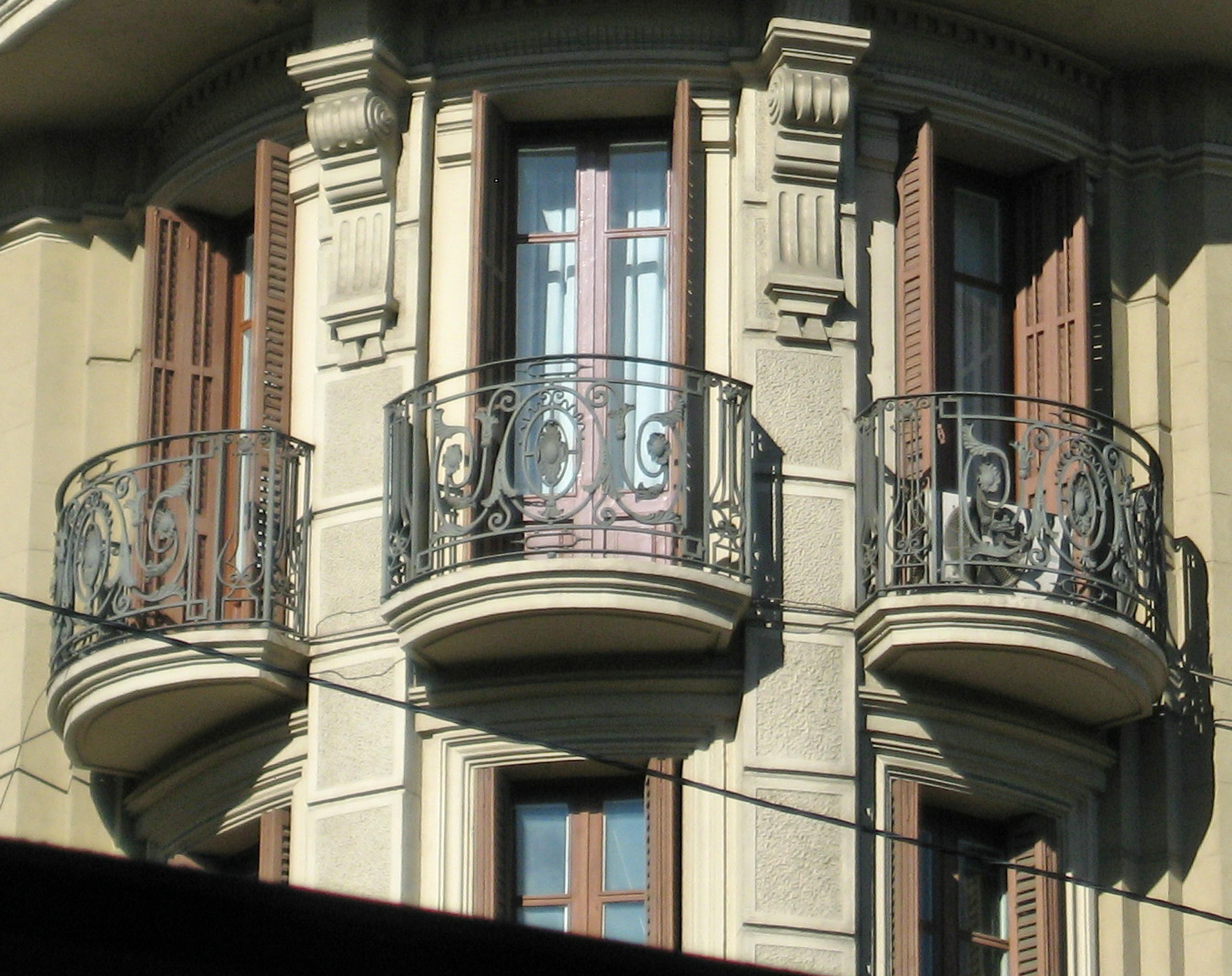 Balcony arches in Barcelona