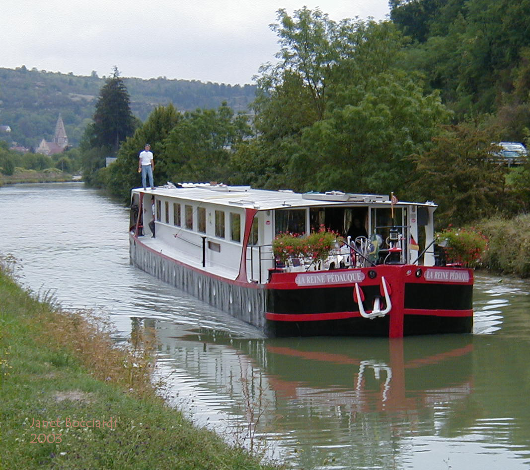 Barge on Canal de Bourgogne