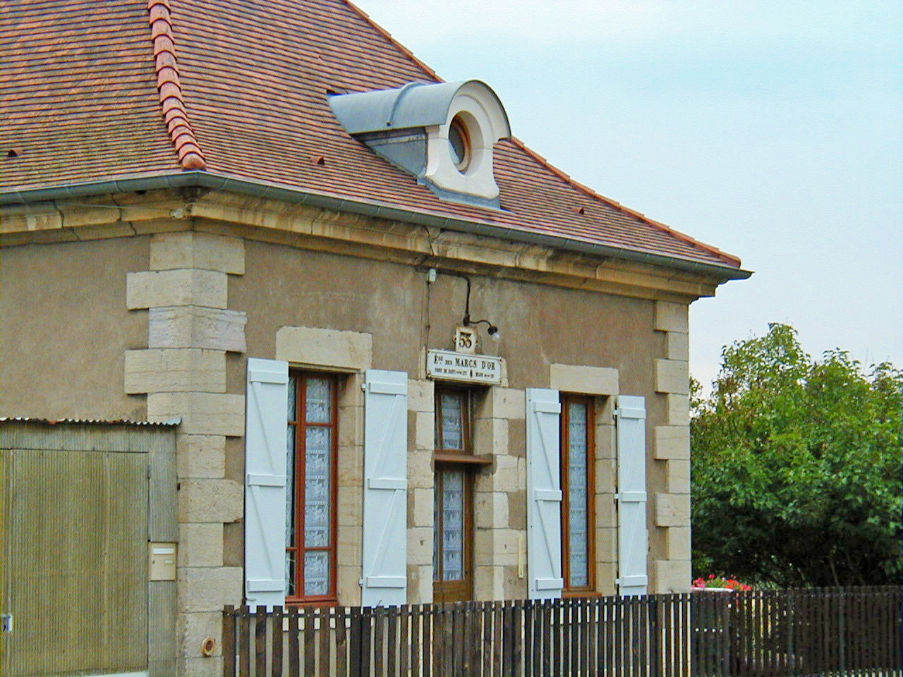 Lock house on Canal de Bourgogne