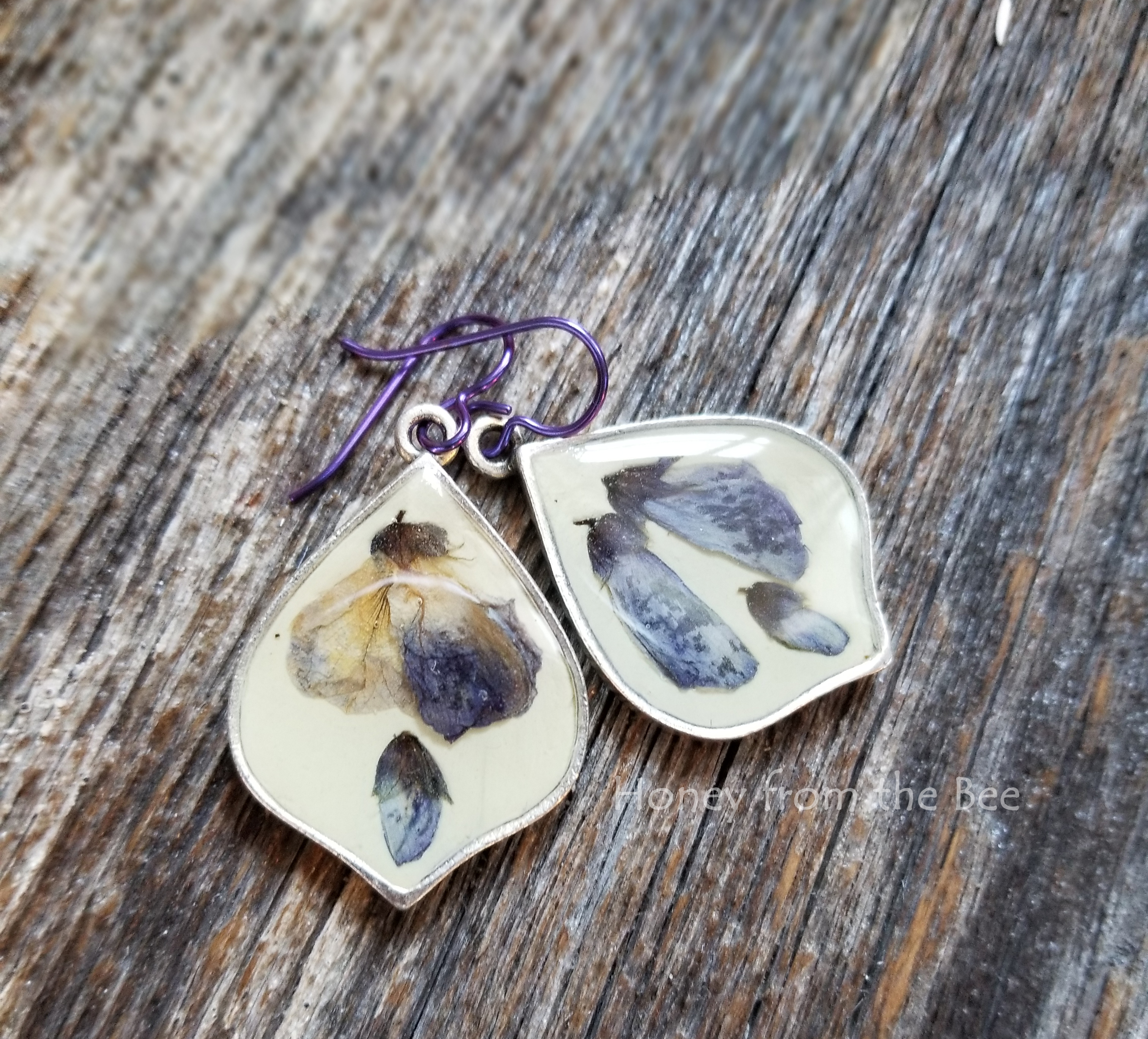 Dried flowers and resin earrings