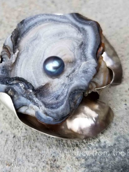 Fortunate One - Oyster Brooch