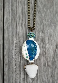 Casual beach statement necklace with sea pottery