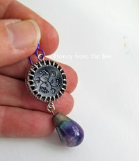 Grape motif earrings