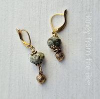 Acorn earrings in green and gold