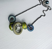Casual necklace in blue and green