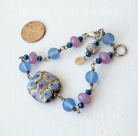 Flower bracelet in pink and blue