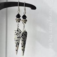 Dalmatian stone earrings in black and gold