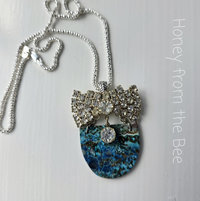 Statement necklace in blue 