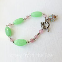 Pastel bracelet in pink and green beads