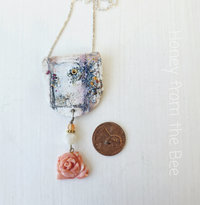 Floral pendant in white, coral and purple