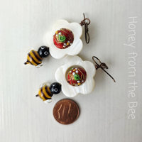 Red and white flower earrings with honeybee 