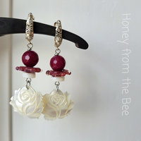 Floral earrings in red and white