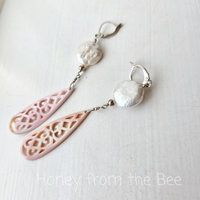 Coin pearl earrings in white and pink