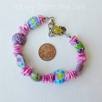 Feminine bracelet in pink, blue and green