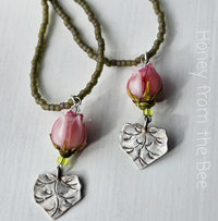 Bridal party necklaces in pink and green
