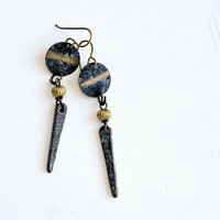 Lightweight earrings in brass and verdigris