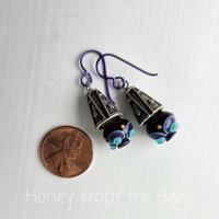 Playful earrings in silver and purple
