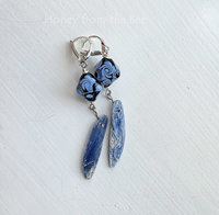 Shimmering earrings in kyanite and glass