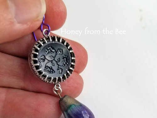 Grape motif earrings