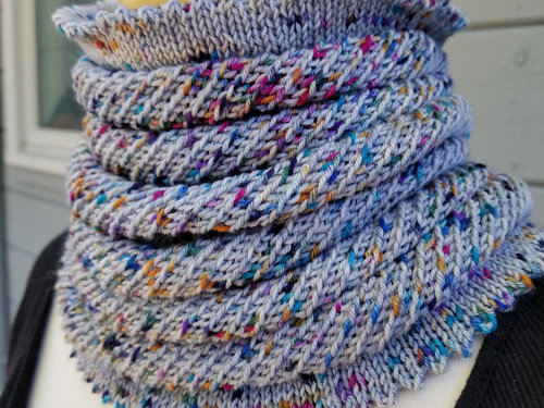 Multicolor knit cowl