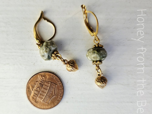 Small artisan earrings in green and gold
