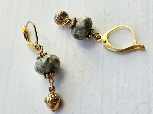 Autumn earrings in green and gold