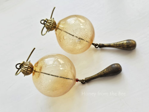 Boho earrings in yellow and vintage brass