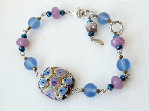 Artisan bracelet in pink and blue