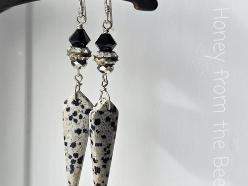 Dalmatian stone earrings in black and gold