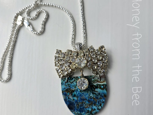 Statement necklace in blue 