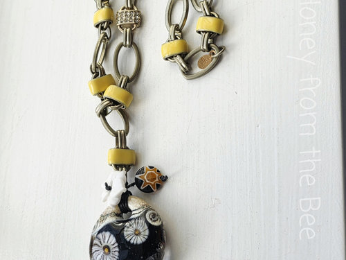 Lampwork necklace features daisy focal and enameled neckchain
