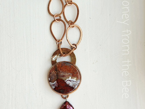 Copper and agate necklace in red and white