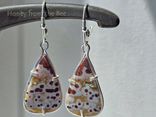 River jasper earrings in red, white and gold