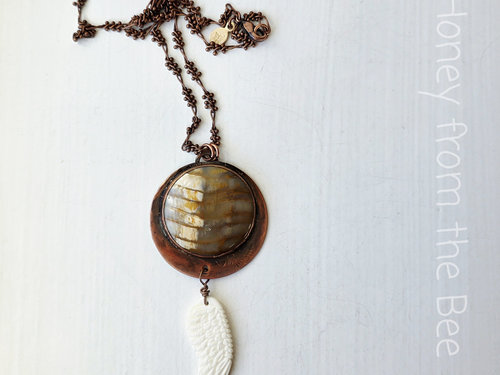 Boho style pendant in copper and white