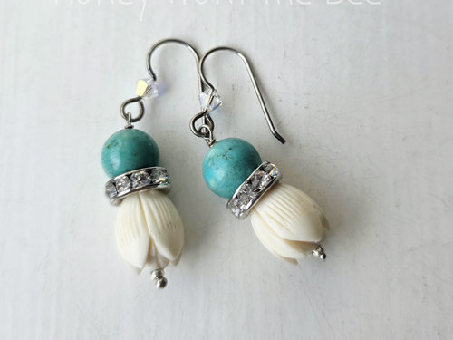 Floral earrings in turquoise and cream