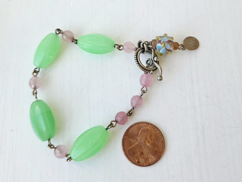 Toggle clasp bracelet in pink and green beads