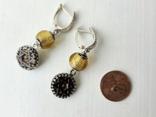 Star earrings in black, gold and silver
