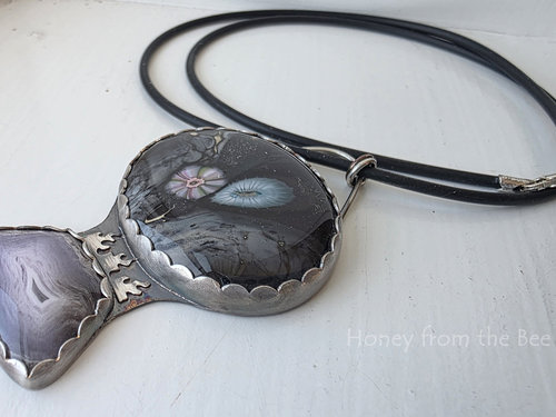 Casa Grande Agate necklace with art glass by Mikeline Reusse