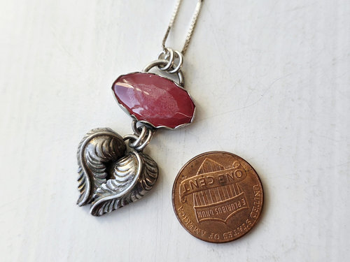 Small gemstone pendant in silver and pink