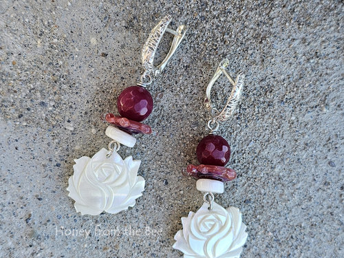 Dark Rose and White Mother of pearl earrings