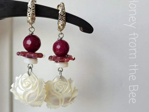 Floral earrings in red and white